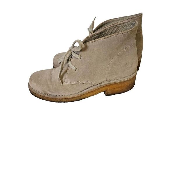 Clarks Desert Boot Series beige suede boots. Size 8. - Picture 3 of 7